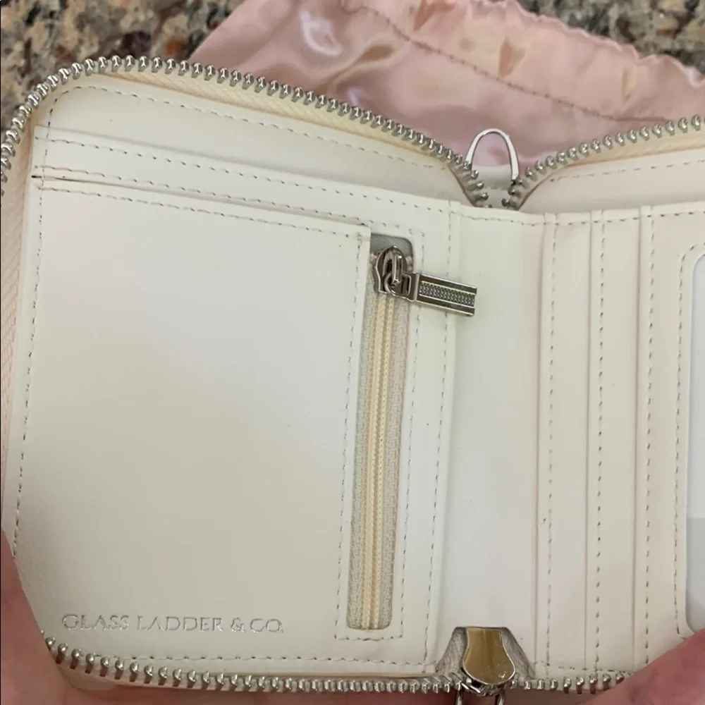 Glass Ladder & Co Susan Creme Bi-fold Wallet w RFID coating! NWT! - Picture 7 of 8